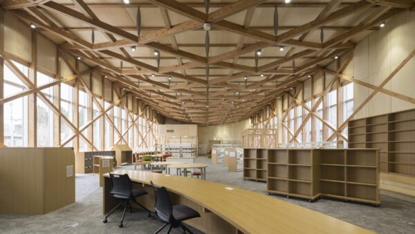 六戸町立図書館